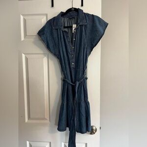 gap denim dress!